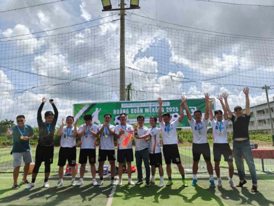 Giải quyết chiến thắng và liên đoàn tại Giải bóng đá giao lưu đối tác Hoàng Quân MêKông 2025 – Nơi tinh thần thể thao, đồng đội và gắn kết cùng lan tỏa!